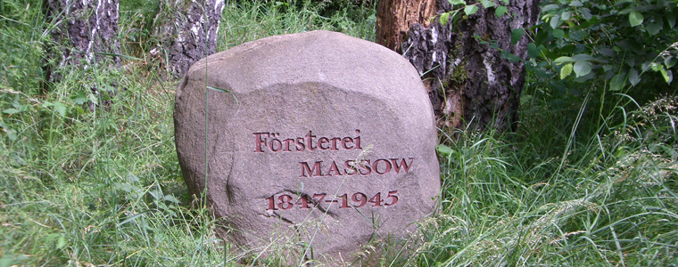 Gedenkstein im Gelände des TÜT - Försterei Massow